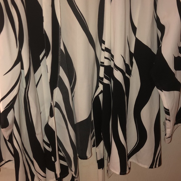Black and white wrap blouse - Picture 2 of 2